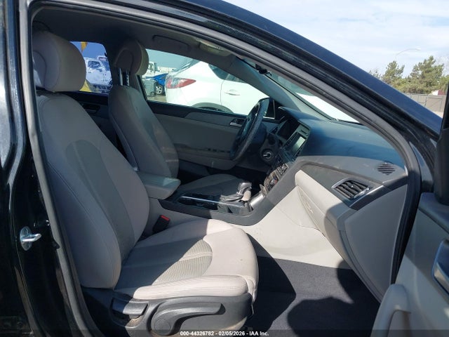5NPE24AFXHH569186 Hyundai SONATA SE