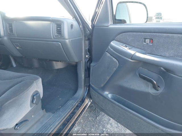 44326860 :رقم المزاد ، 1GTEC14V22Z250511 vin ، 2002 Gmc Sierra 1500 Sle مزاد بيع