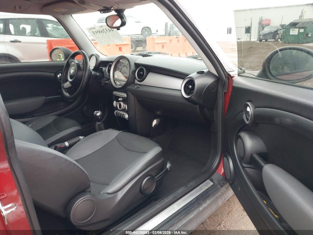 2009 MINI COOPER CLUBMAN WMWML33519TP98812 Photo 4