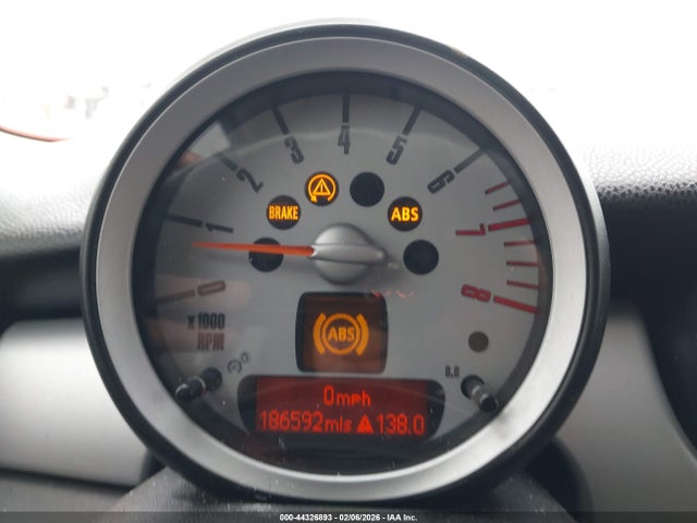 2009 MINI COOPER CLUBMAN WMWML33519TP98812 Photo 6