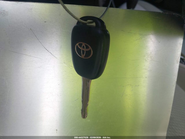 5YFBURHE3GP388942 Toyota COROLLA LE