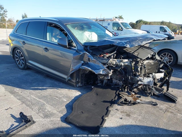 2017 AUDI Q7 WA1VAAF76HD007045
