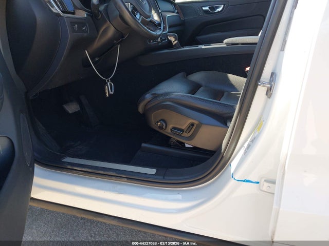 2020 VOLVO XC60 YV4102DL4L1504566 Photo 5