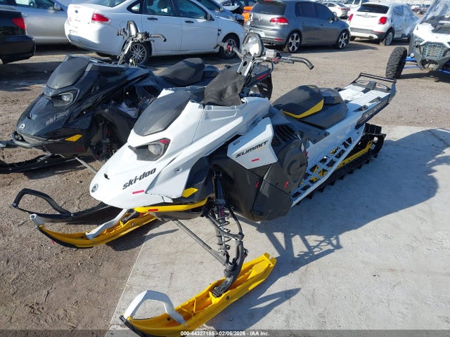 Ski-Doo Summit 850 2023 YH2SCHPC0PR000454 Image 2