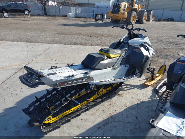 Ski-Doo Summit 850 2023 YH2SCHPC0PR000454 Image 4