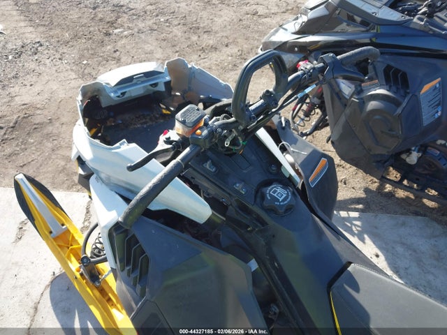 Ski-Doo Summit 850 2023 YH2SCHPC0PR000454 Image 5