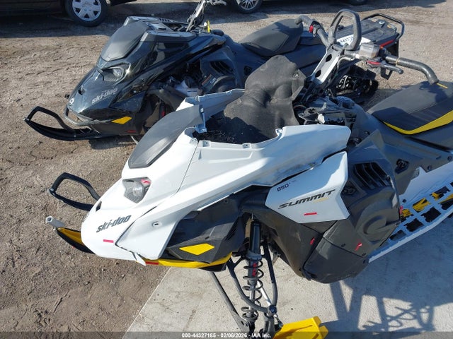 Ski-Doo Summit 850 2023 YH2SCHPC0PR000454 Image 6