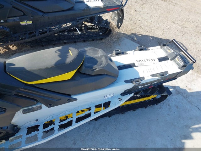 Ski-Doo Summit 850 2023 YH2SCHPC0PR000454 Image 8