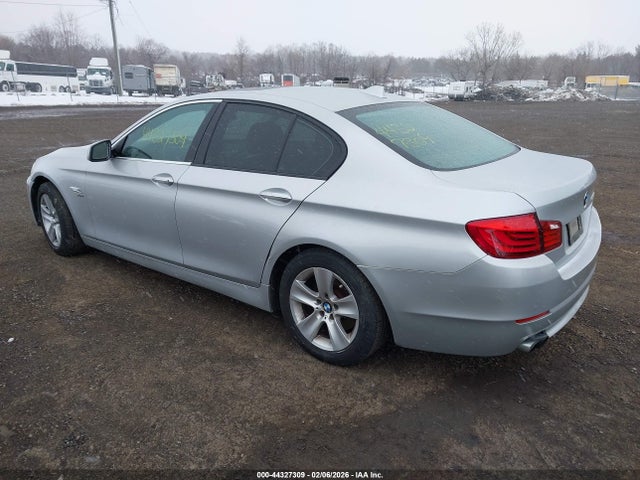 2012 BMW 528I WBAXH5C50CDW04833 Photo 2