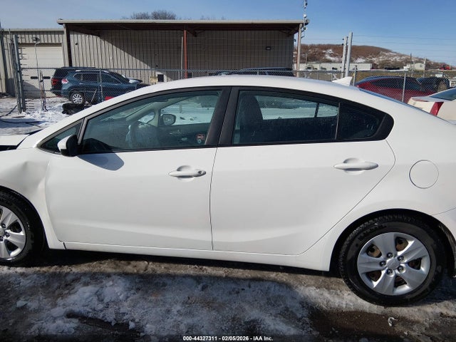 2018 Kia Forte Lx მანქანა იყიდება აუქციონზე, vin: 3KPFK4A72JE282397, აუქციონის ნომერი: 44327311