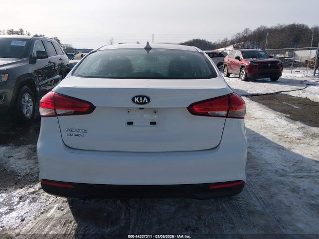 2018 Kia Forte Lx მანქანა იყიდება აუქციონზე, vin: 3KPFK4A72JE282397, აუქციონის ნომერი: 44327311