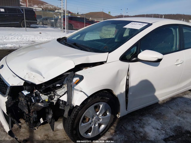 2018 Kia Forte Lx მანქანა იყიდება აუქციონზე, vin: 3KPFK4A72JE282397, აუქციონის ნომერი: 44327311