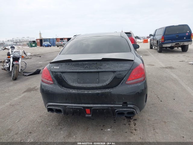 44327318 :رقم المزاد ، WDDWF8DB7LR558808 vin ، 2020 Mercedes-benz C 300 مزاد بيع