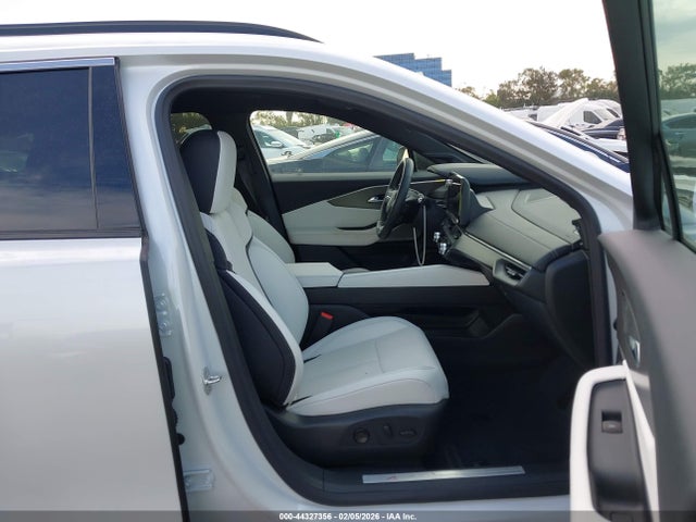 2024 ACURA ZDX 4W5KHNRL0RZ512445 Photo 4