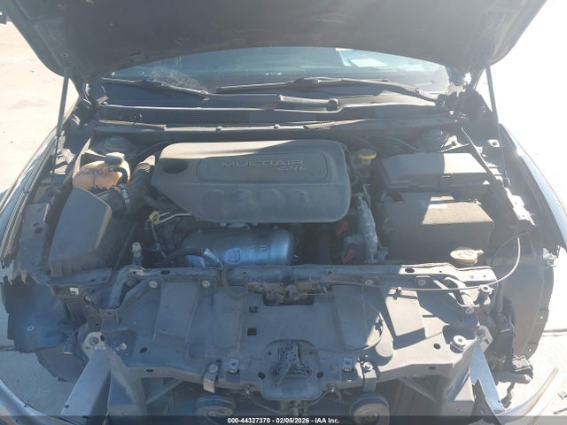 Продажа на аукционе авто 2015 Chrysler 200 Limited, vin: 1C3CCCAB2FN623139, номер лота: 44327370