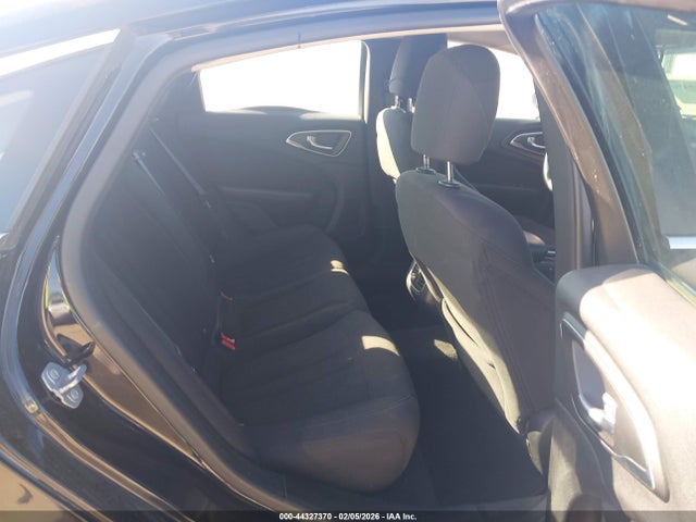 Продажа на аукционе авто 2015 Chrysler 200 Limited, vin: 1C3CCCAB2FN623139, номер лота: 44327370