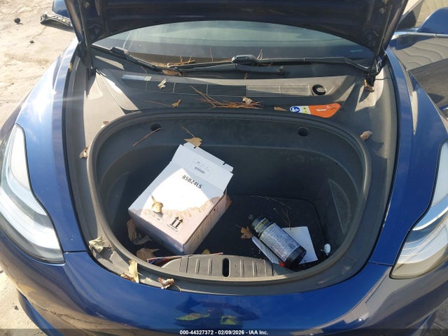 44327372 :رقم المزاد ، 5YJ3E1EA3JF005492 vin ، 2018 Tesla Model 3 Long Range/mid Range مزاد بيع