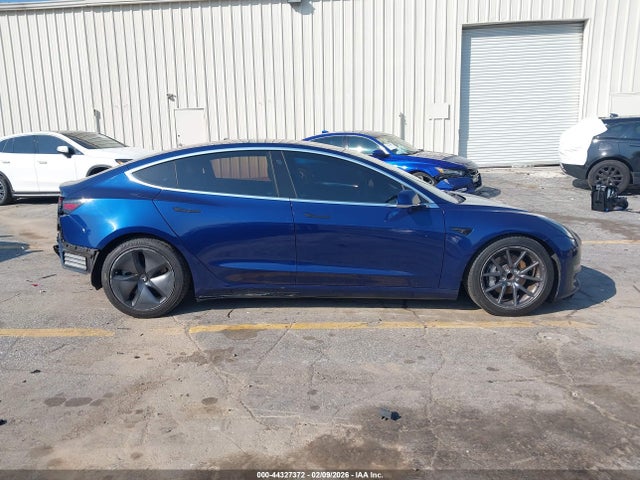 44327372 :رقم المزاد ، 5YJ3E1EA3JF005492 vin ، 2018 Tesla Model 3 Long Range/mid Range مزاد بيع