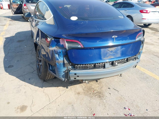 44327372 :رقم المزاد ، 5YJ3E1EA3JF005492 vin ، 2018 Tesla Model 3 Long Range/mid Range مزاد بيع