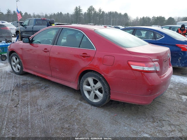 2011 TOYOTA CAMRY 4T1BF3EK4BU747014 Photo 2