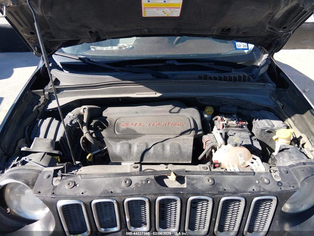 ZACCJABT2FPB33806 Jeep Renegade Latitude