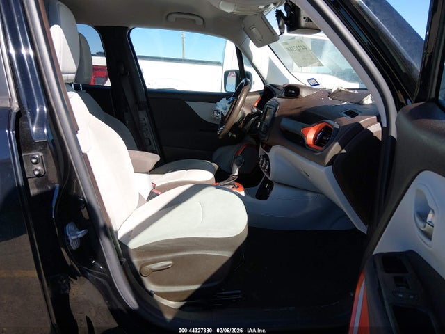 ZACCJABT2FPB33806 Jeep Renegade Latitude