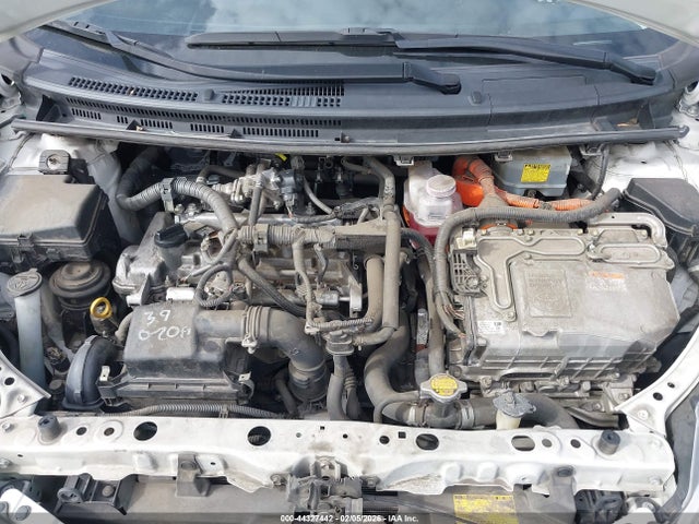 JTDKDTB31F1581873 Toyota Prius C Two
