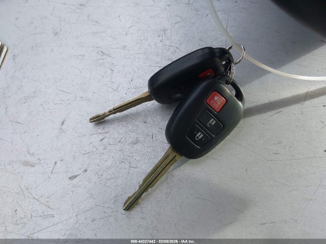 JTDKDTB31F1581873 Toyota Prius C Two