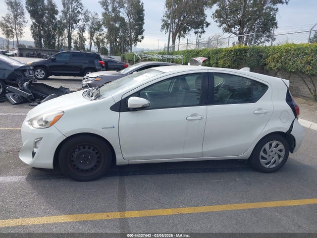 JTDKDTB31F1581873 Toyota Prius C Two