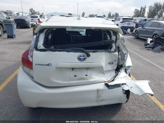 JTDKDTB31F1581873 Toyota Prius C Two