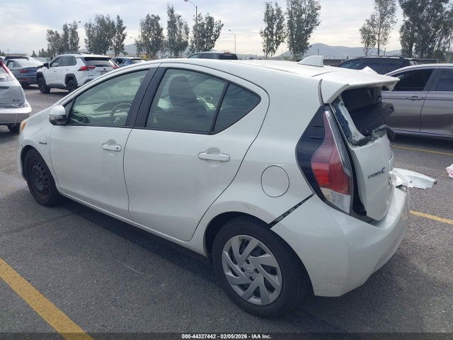 JTDKDTB31F1581873 Toyota Prius C Two