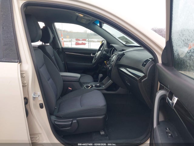 44327455 :رقم المزاد ، 5XYKT3A61CG227880 vin ، 2012 Kia Sorento Lx مزاد بيع