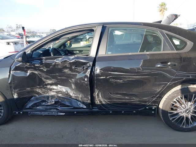 3KPF54AD3NE496429 KIA Forte Gt-line