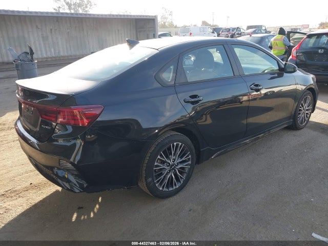 3KPF54AD3NE496429 KIA Forte Gt-line