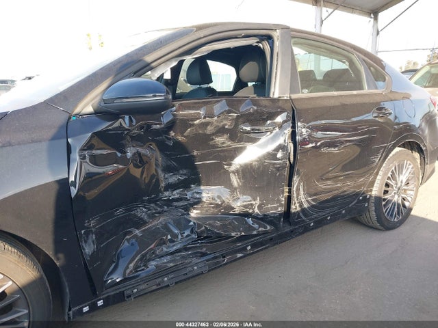 3KPF54AD3NE496429 KIA Forte Gt-line