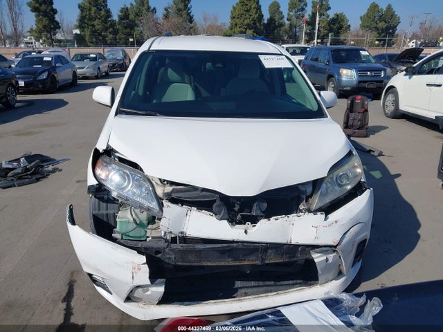 Toyota Sienna Le 8 Passenger 2018 5TDKZ3DC7JS938239 Image 13