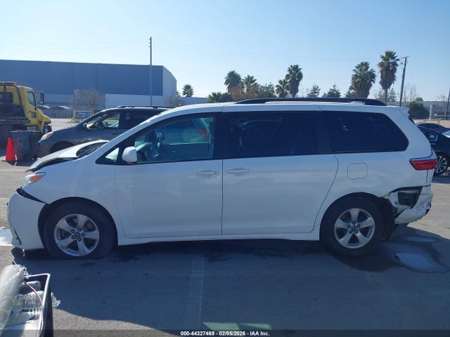 Toyota Sienna Le 8 Passenger 2018 5TDKZ3DC7JS938239 Image 15