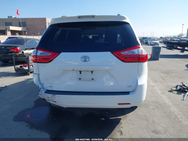 Toyota Sienna Le 8 Passenger 2018 5TDKZ3DC7JS938239 Image 17