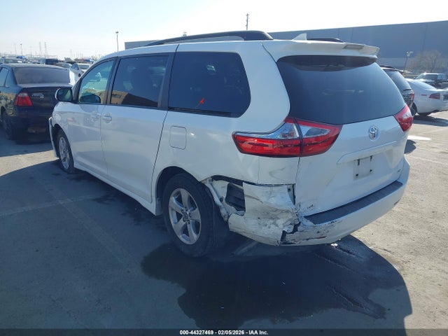 Toyota Sienna Le 8 Passenger 2018 5TDKZ3DC7JS938239 Image 3