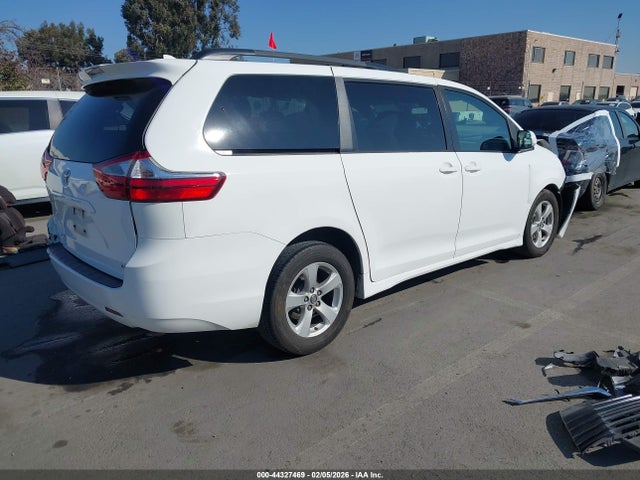 Toyota Sienna Le 8 Passenger 2018 5TDKZ3DC7JS938239 Image 4