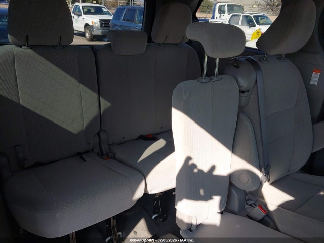 Toyota Sienna Le 8 Passenger 2018 5TDKZ3DC7JS938239 Image 8