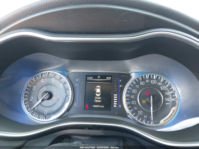 Chrysler 200 Limited 2015 1C3CCCABXFN537089 Image 7