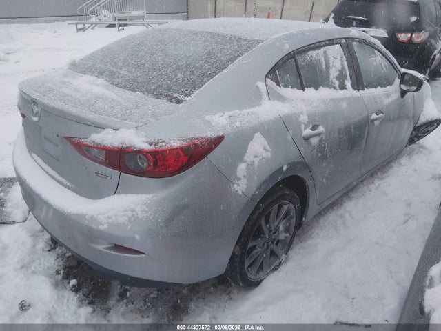 44327572 :رقم المزاد ، 3MZBN1V31JM180121 vin ، 2018 Mazda Mazda3 Touring مزاد بيع