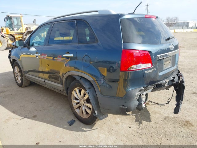 2011 KIA SORENTO 5XYKT4A27BG082345 Photo 2