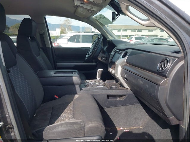 5TFEM5F12JX125226 Toyota Tundra Sr5 4.6l V8