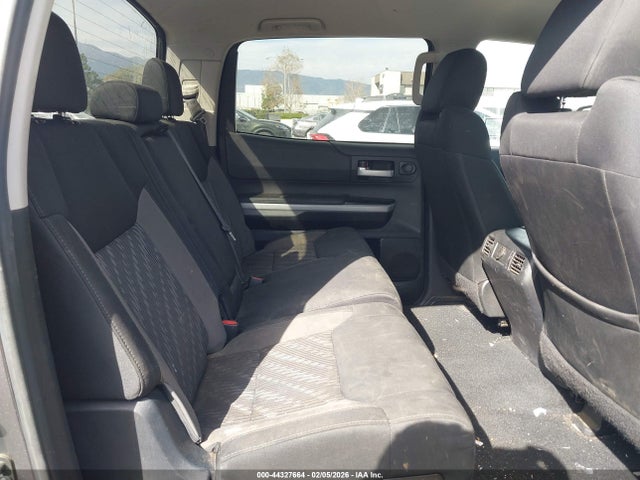 5TFEM5F12JX125226 Toyota Tundra Sr5 4.6l V8