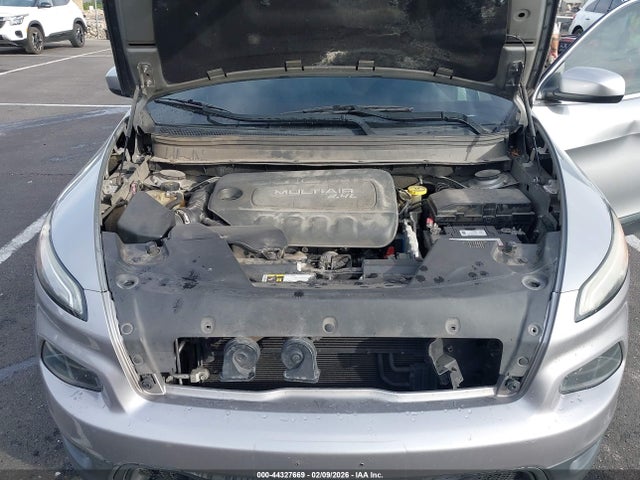 1C4PJLCB5GW168038 Jeep Cherokee Latitude