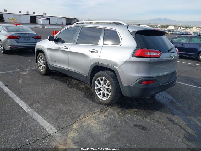 1C4PJLCB5GW168038 Jeep Cherokee Latitude
