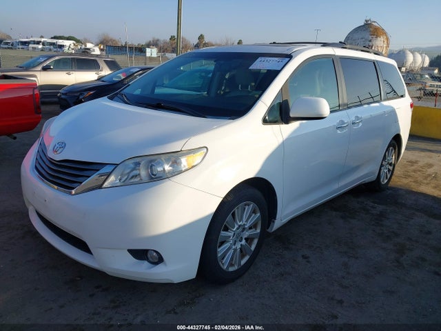 Toyota Sienna Xle 7 Passenger 2014 5TDDK3DC3ES076186 Image 2
