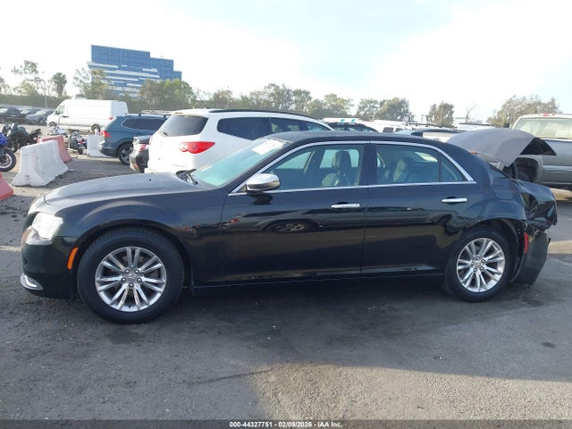 Chrysler 300C 2016 2C3CCAEG3GH324800 Image 13